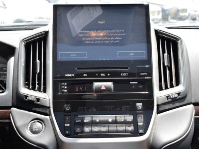 Toyota Land Cruiser VXR Grand Touring Four-Wheel Drive