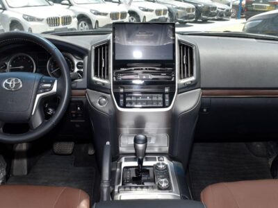 Toyota Land Cruiser VXR Grand Touring Four-Wheel Drive