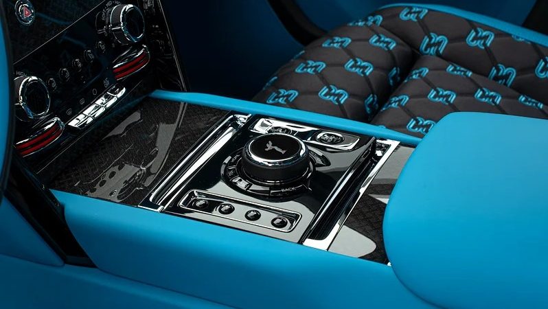 2025 Rolls Royce Cullinan 6.75 L Twin-turbo V12 Petrol