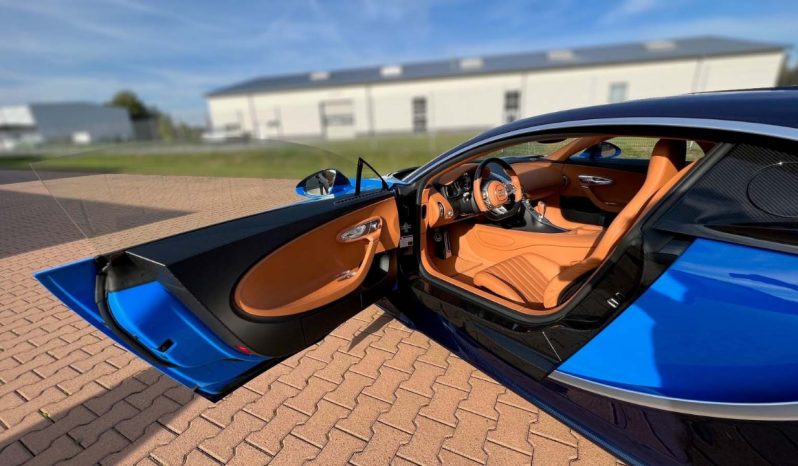 2018 Bugatti Chiron Blue Engine 8.0 L quad‑turbo W16