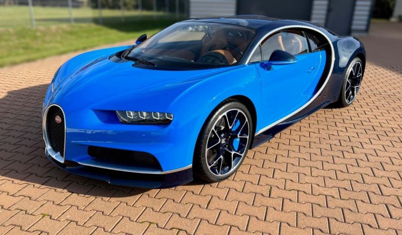 2018 Bugatti Chiron Blue Engine 8.0 L quad‑turbo W16