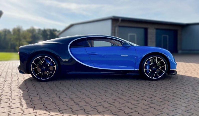 2018 Bugatti Chiron Blue Engine 8.0 L quad‑turbo W16