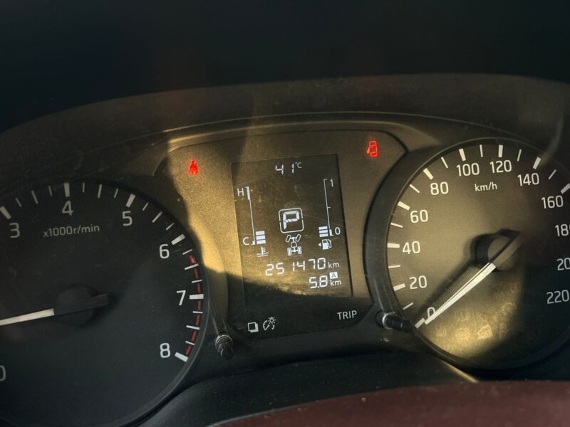 2020 Nissan Navara 4X4 Full Automatic White GCC