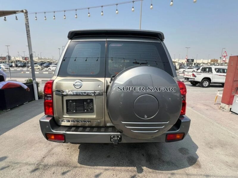 2019 NISSAN PATROL SUPER SAFARI 2019 Gold ENGINE 4.8L GCC
