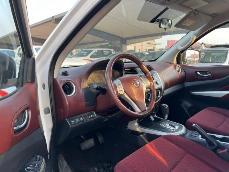 2020 Nissan Navara 4X4 White Fully Automatic GCC