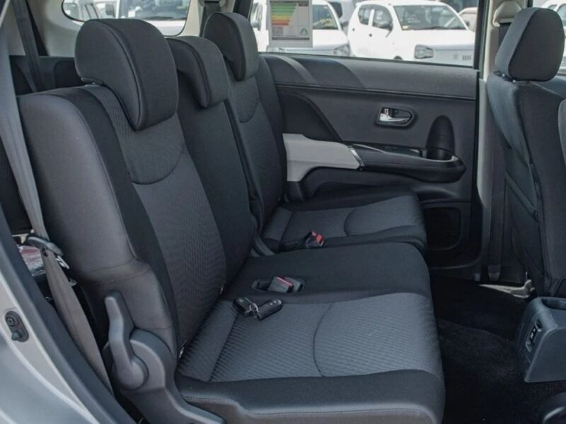 Toyota Rush TOYOTA RUSH 1.5P AT MY2023 Silver-Black