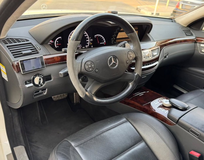 2012 MERCEDES BENZ S63 AMG V8 White-Black AUCTION GRADE 4.5/B