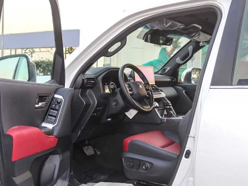 White Toyota Land Cruiser LC300 VXR, 3.3L Turbo Diesel 4WD A/T 2025