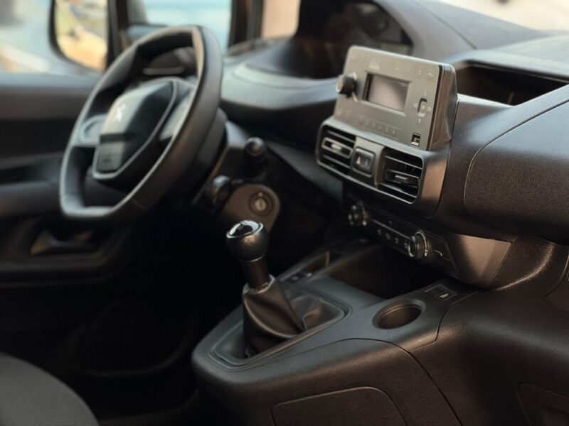 2022 Peugeot Partner Van Manual White Grey