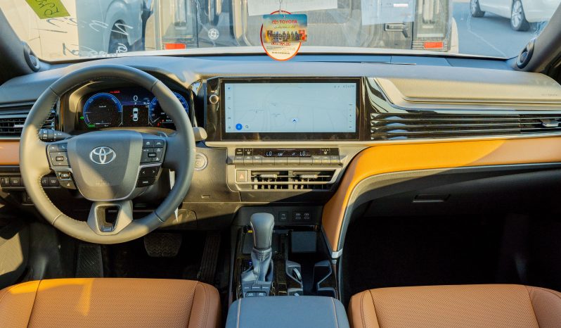 2025 Toyota Camry Lumiere 2.5L HEV Full option (White-Tan)