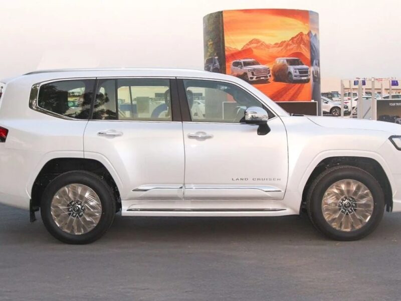 White Toyota Land Cruiser LC300 VXR, 3.3L Turbo Diesel 4WD A/T 2025