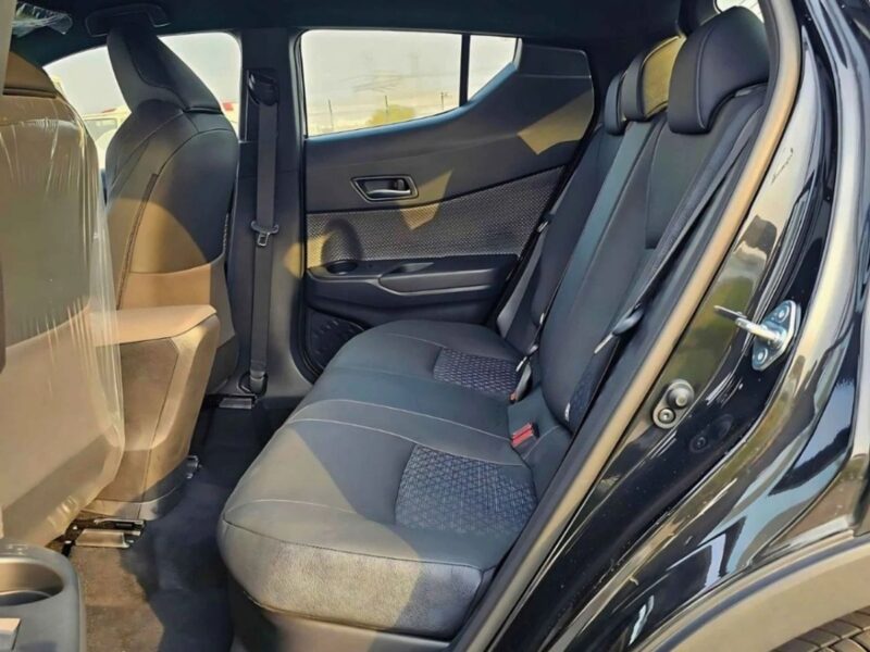 2023 Toyota C-HR LUXURY DUAL TONE 1.8L HYBRID FULL OPTION