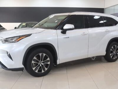 2022 Toyota Highlander GLE 2.5L Hybrid AWD A/T Grey White