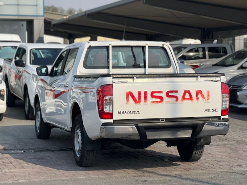 2020 Nissan Navara White 4X2 2.5L Engine GCC Specs Automatic