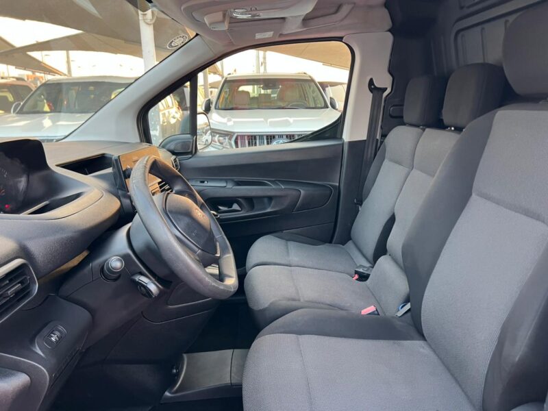 2022 Peugeot Partner Van Manual White Grey