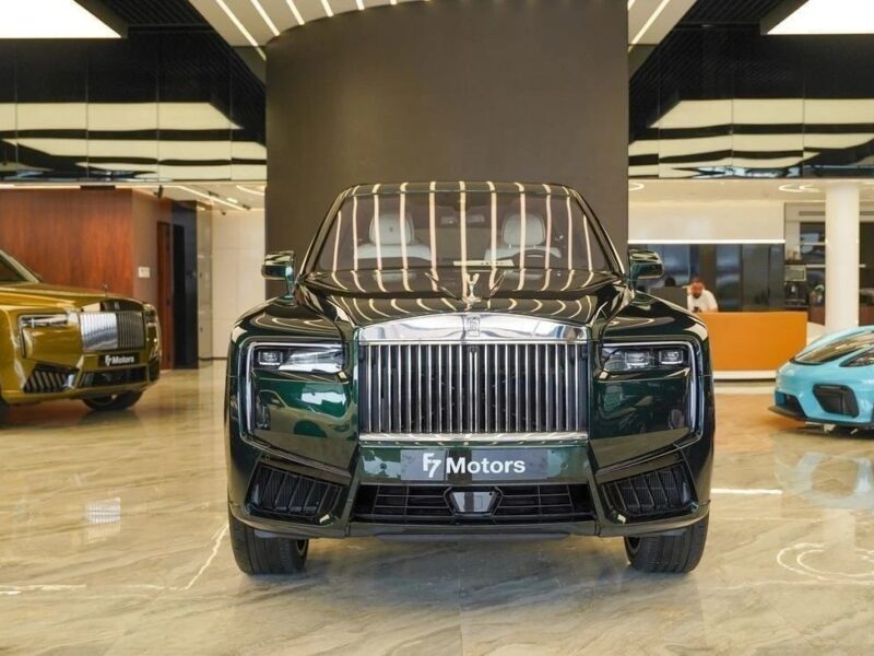 2026 Rolls-Royce Cullinan Silver Badge 6.7L V12 Twin-Turbo