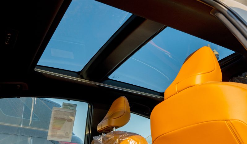 2025 Toyota Camry Lumiere 2.5L HEV Full option (White-Tan)