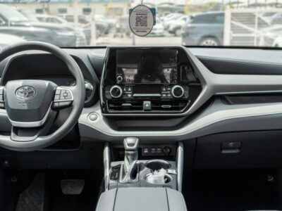 2025 Toyota Highlander LE 2.5L Engine AT Hybrid (Silver-Gray)