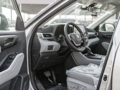 2025 Toyota Highlander LE 2.5L Engine AT Hybrid (Silver-Gray)