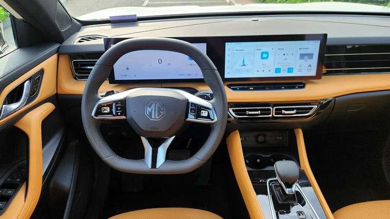 2025 MG HS New shape Full option White Tan GCC Specs