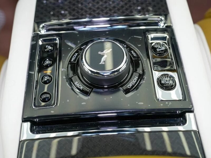 2025 Rolls Royce Cullinan Black Badge Bespoke Chartreuse 6.7L V12