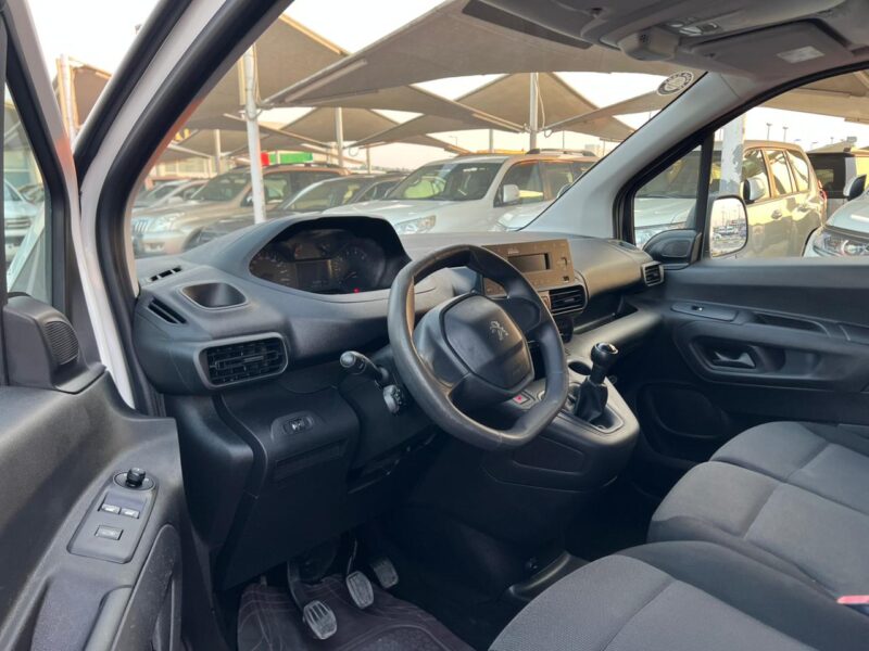 2022 Peugeot Partner Van Manual White Grey