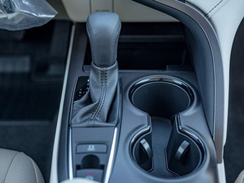 Toyota Camry LE 2.5P 4-Cylinder Engine AT MY2023 SILVER BEIGE