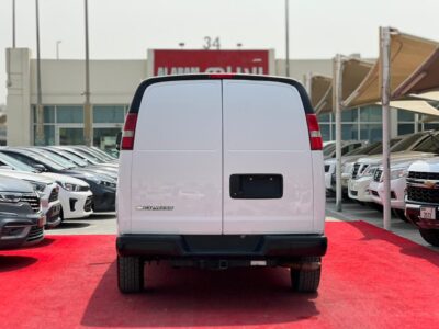 2019 Chevrolet Express Van Automatic V8 White Beige