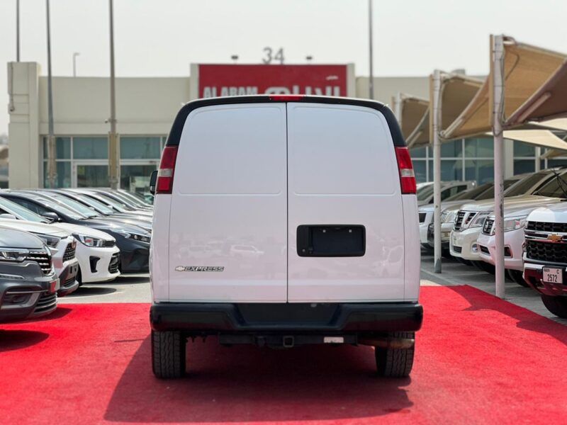 2019 Chevrolet Express Van Automatic V8 White Beige
