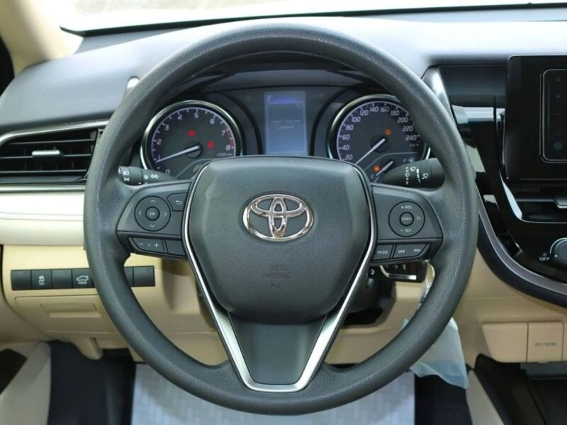 Toyota Camry Toyota LE 2.5L Sedan FWD 8 Speed A/T Petrol White Beige