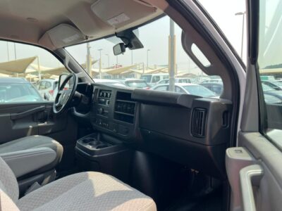2019 Chevrolet Express Van Automatic V8 White Beige