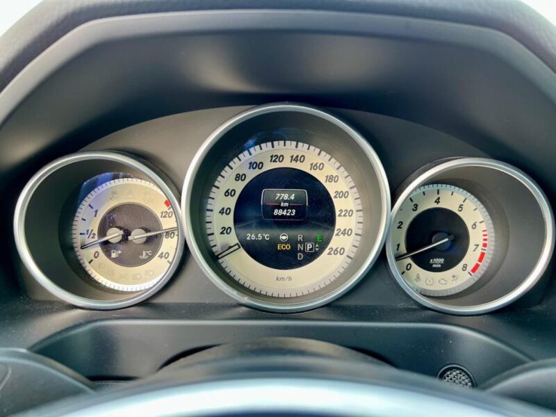 MERCEDES-BENZ E 300 3.5L V6 petrol engine WHITE Black 2015