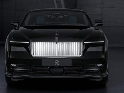 2025 Rolls-Royce Spectre Black Badge 485 kW and 793 lb‑ft 1,075 Nm Black Blue