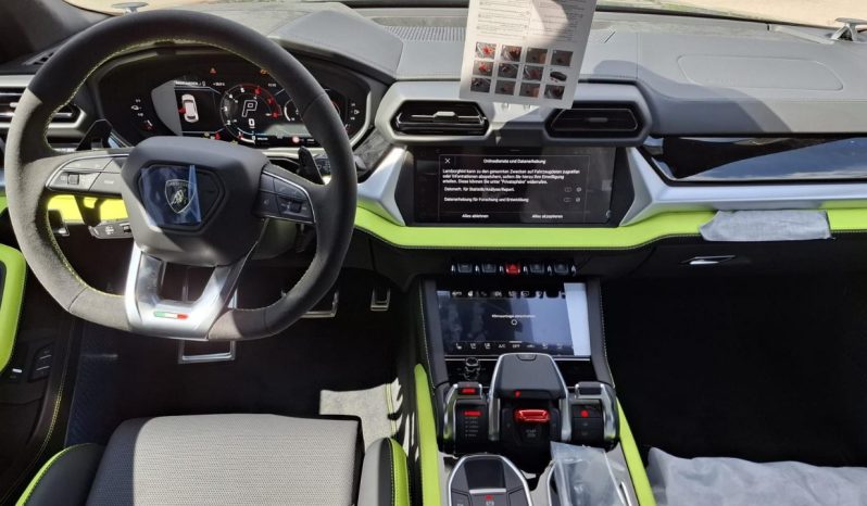 2025 Lamborghini Urus SE 4.0 L Twin‑Turbocharged V8 Petrol Black