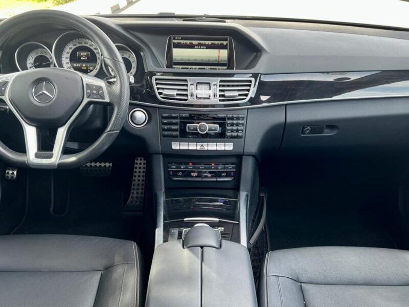 MERCEDES-BENZ E 300 3.5L V6 petrol engine Black Black 2015