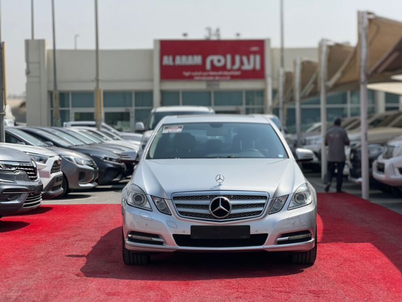 2011 Mercedes-Benz E300 Korean Specs V6 Low Mileage Silver Black