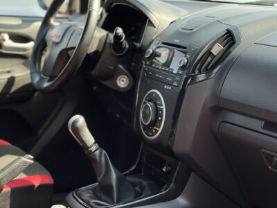 2016 Isuzu D Max 4X4 GT Manual Diesel 2.5 Turbo Manual White Black