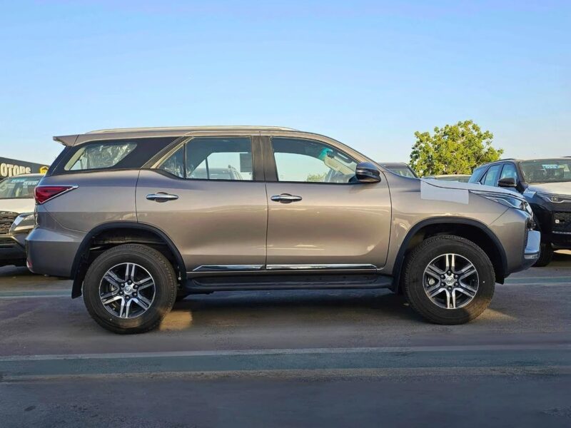 2024 Toyota Fortuner FULL OPTION 2.7L V4 PETROL GCC Bronze Black