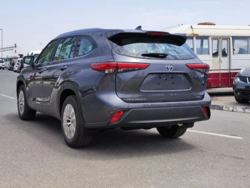 Toyota Highlander GLE 2.5L Hybrid 2023 4WD SUV Grey Black GCC Specs