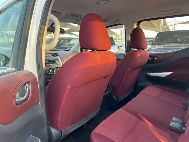 2020 Nissan Navara 4X4 Full Automatic White GCC