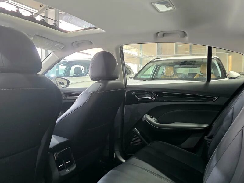 2025 MG MG5 Other 4-Cylinder Engine Full Option Black Sedan