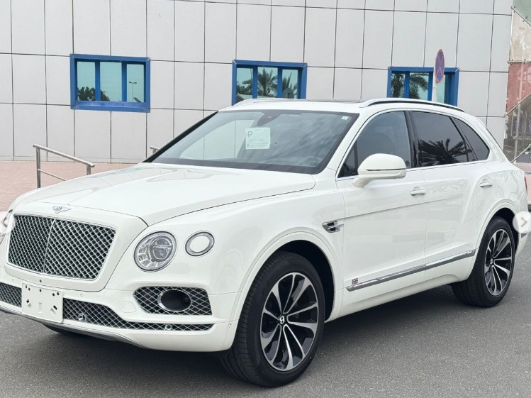 2017 BENTLEY BENTAYGA MULLINER 6.0-liter twin-turbocharged W12 White