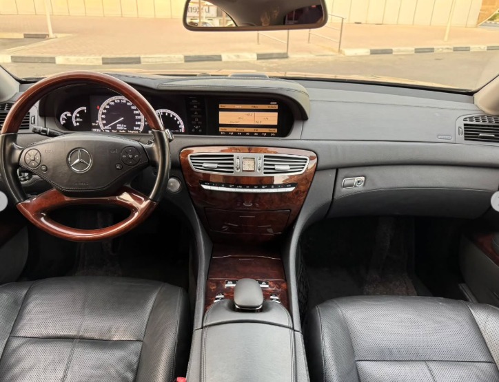 Mercedes Benz CL550 4.6-liter twin-turbocharged V8 2012 Black