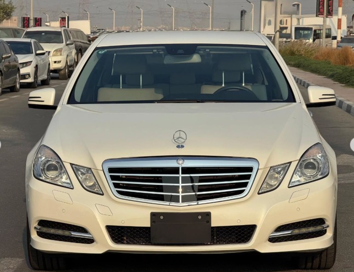 Mercedes Benz E350 3.5-liter V6 Engine 2013 Very Clean Car White