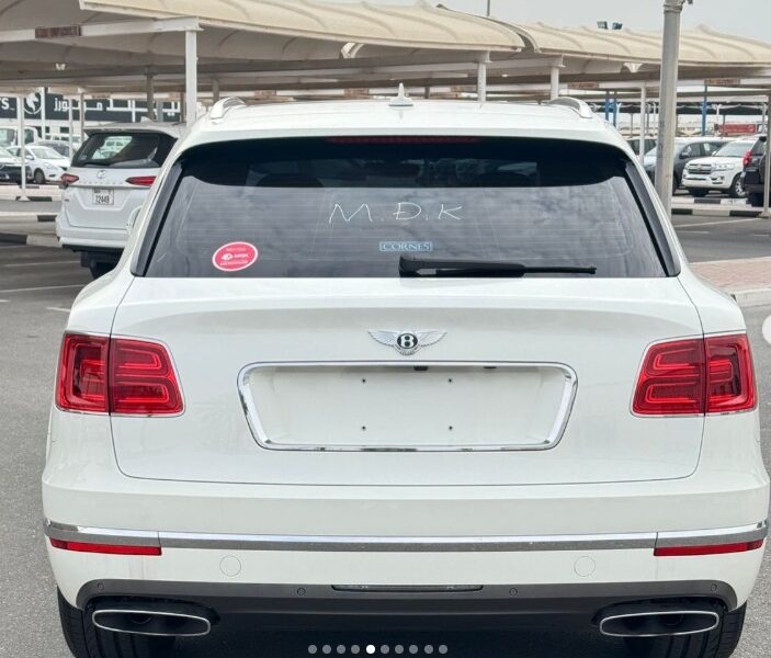 2017 BENTLEY BENTAYGA MULLINER 6.0-liter twin-turbocharged W12 White