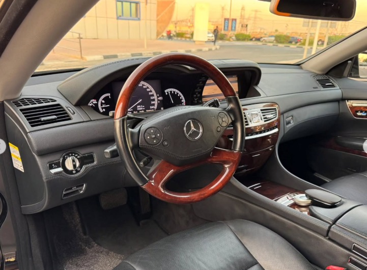 Mercedes Benz CL550 4.6-liter twin-turbocharged V8 2012 Black
