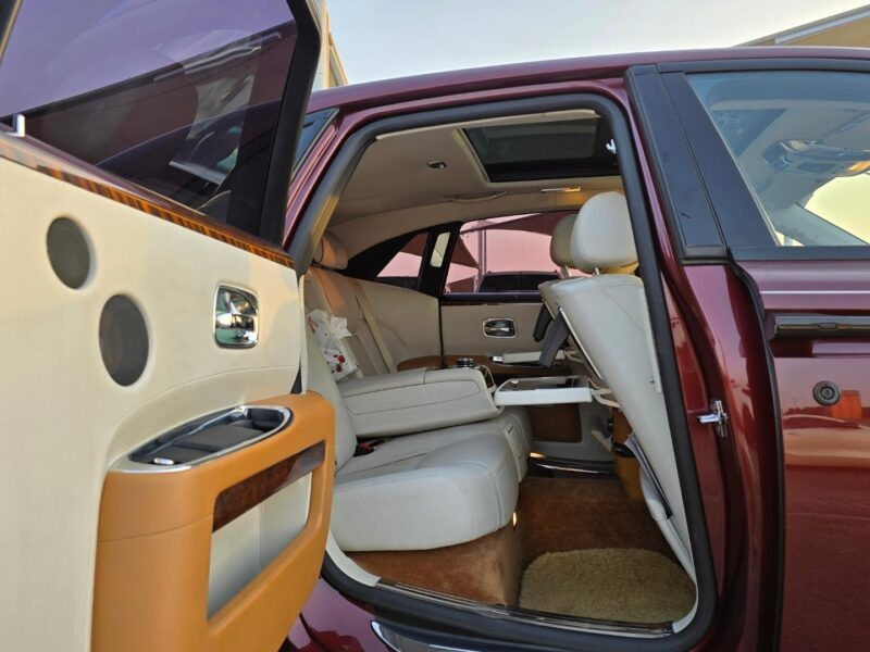 2015 Rolls-Royce Ghost 6.6-liter twin-turbocharged V12 Full Specifications