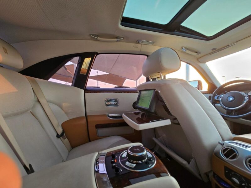 2015 Rolls-Royce Ghost 6.6-liter twin-turbocharged V12 Full Specifications