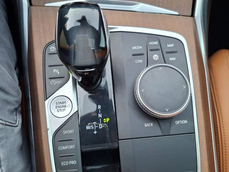 BMW 330i 2.0-liter BMW TwinPower Turbo inline 4-cylinder engine 2022