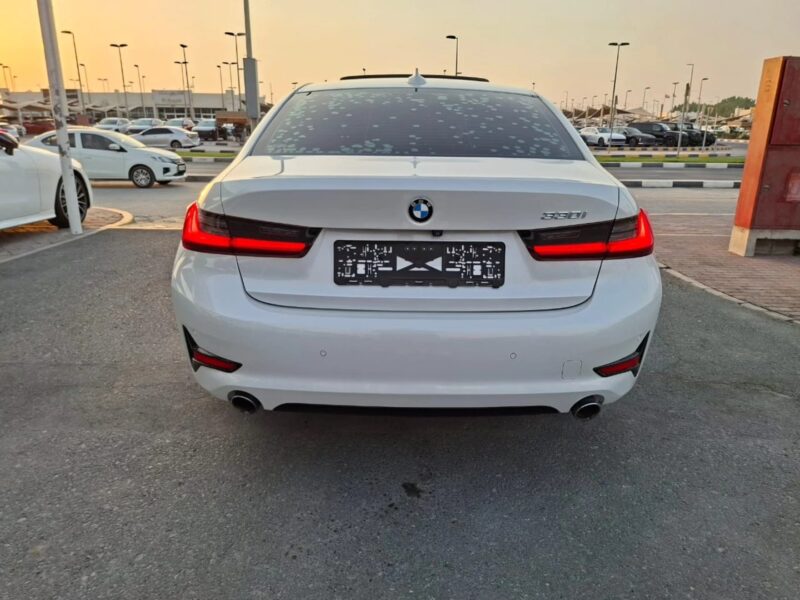 BMW 330i 2.0-liter BMW TwinPower Turbo inline 4-cylinder engine 2022